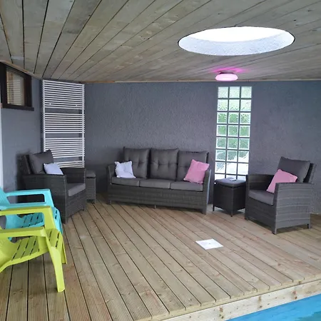 With Pool & Sauna Сasa de vacaciones