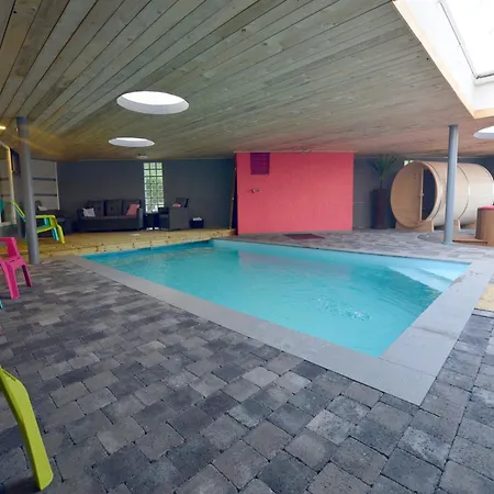 With Pool & Sauna Trooz