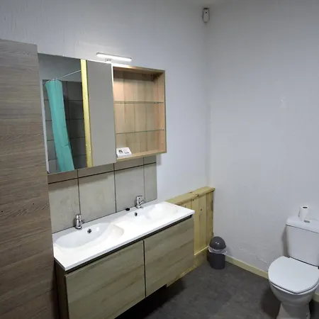 Сasa de vacaciones With Pool & Sauna Trooz