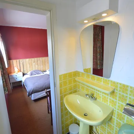 With Pool & Sauna * Trooz