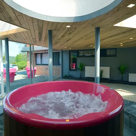 With Pool & Sauna * Trooz