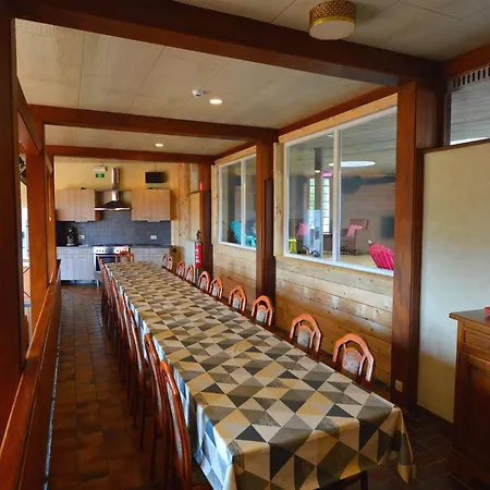 Сasa de vacaciones With Pool & Sauna Trooz