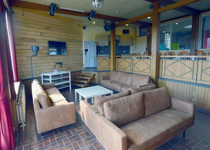 With Pool & Sauna Dom wakacyjny *